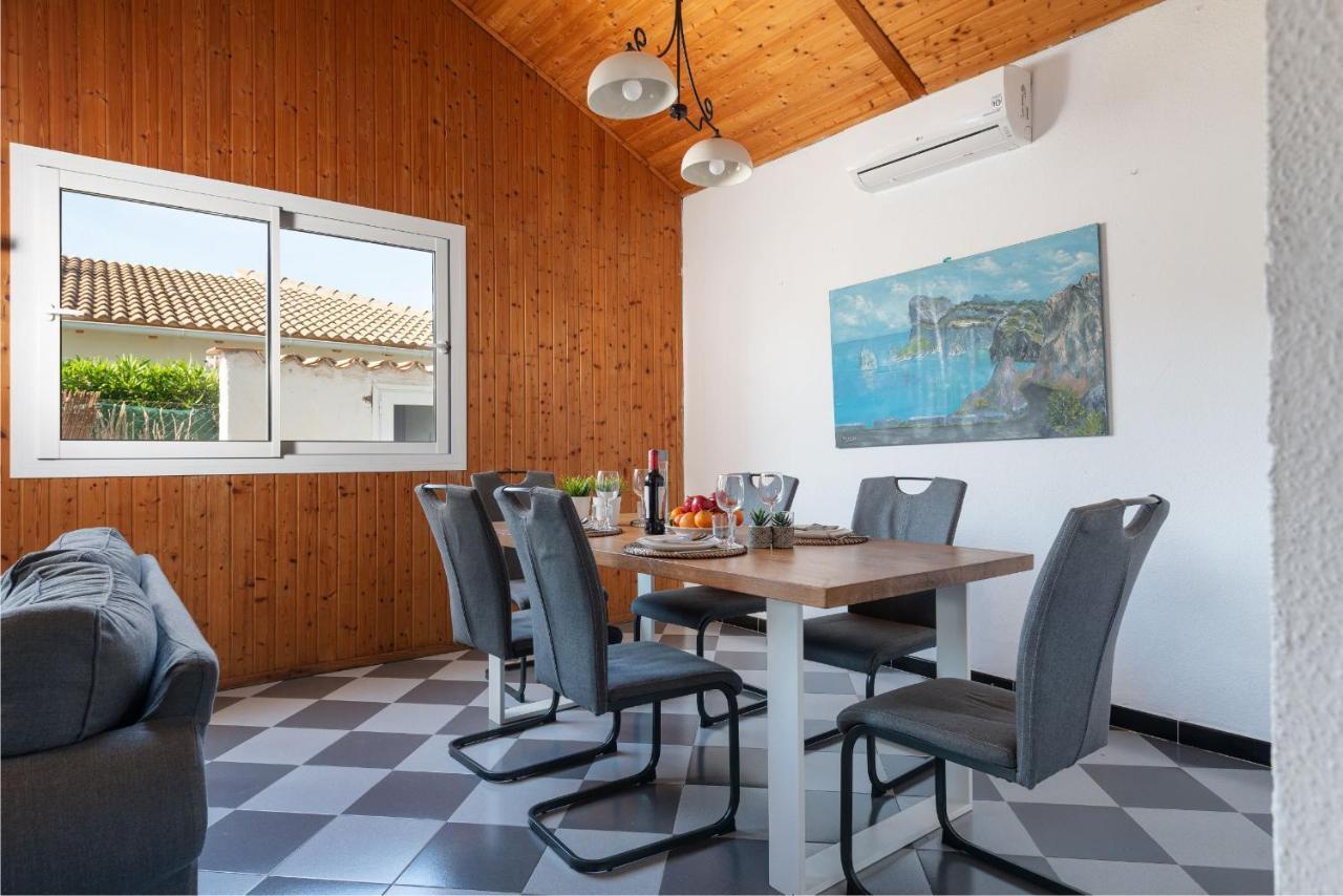 0 m² dengan 4 kamar tidur dan 2 kamar mandi pribadi di Alcudia Villa Bagian luar foto