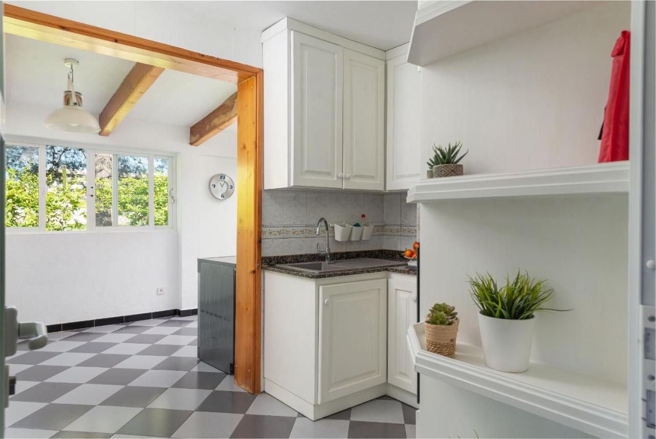 0 m² dengan 4 kamar tidur dan 2 kamar mandi pribadi di Alcudia Villa Bagian luar foto