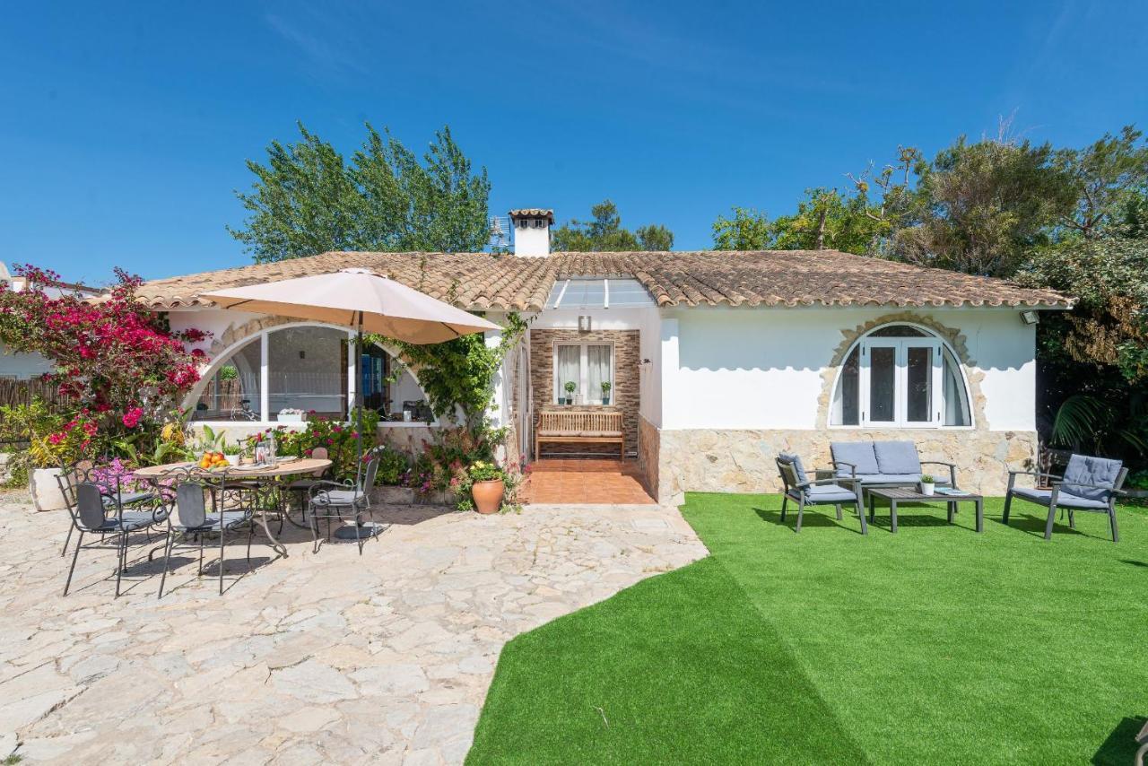 0 m² dengan 4 kamar tidur dan 2 kamar mandi pribadi di Alcudia Villa Bagian luar foto