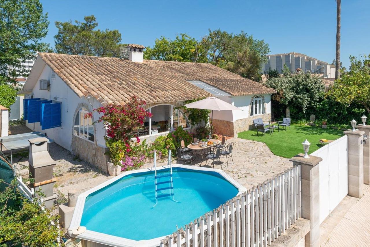0 m² dengan 4 kamar tidur dan 2 kamar mandi pribadi di Alcudia Villa Bagian luar foto