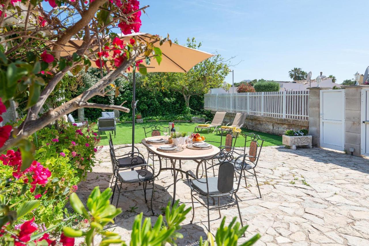 0 m² dengan 4 kamar tidur dan 2 kamar mandi pribadi di Alcudia Villa Bagian luar foto