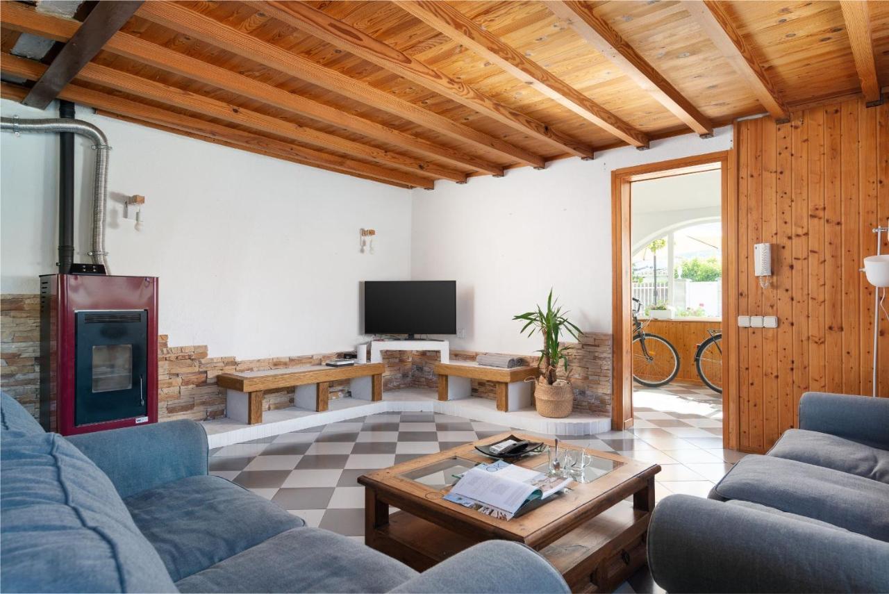 0 m² dengan 4 kamar tidur dan 2 kamar mandi pribadi di Alcudia Villa Bagian luar foto