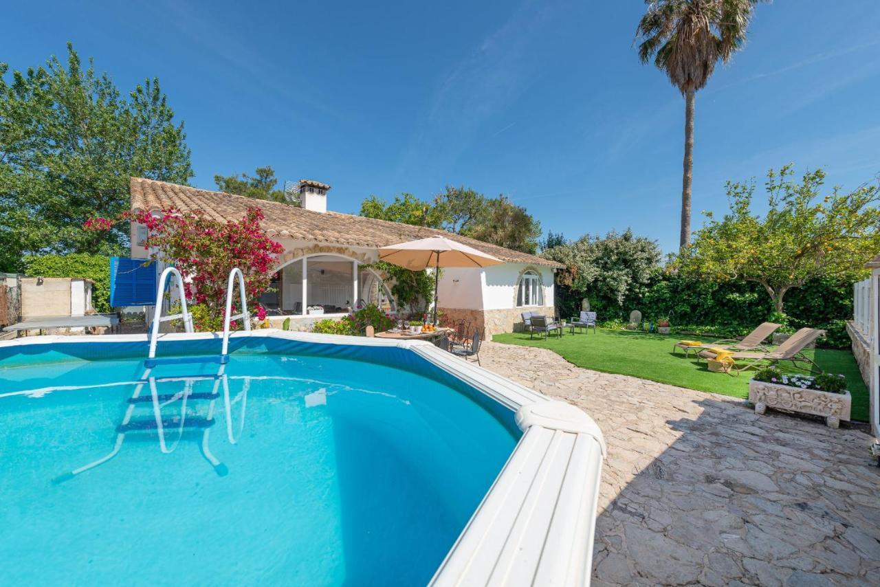 0 m² dengan 4 kamar tidur dan 2 kamar mandi pribadi di Alcudia Villa Bagian luar foto