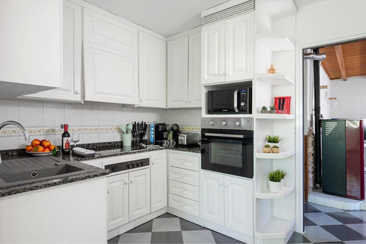 0 m² dengan 4 kamar tidur dan 2 kamar mandi pribadi di Alcudia Villa Bagian luar foto