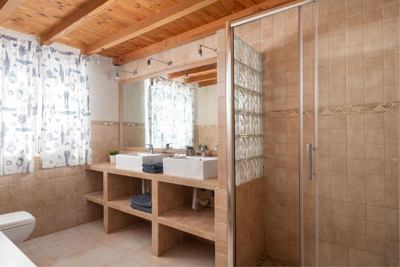 0 m² dengan 4 kamar tidur dan 2 kamar mandi pribadi di Alcudia Villa Bagian luar foto