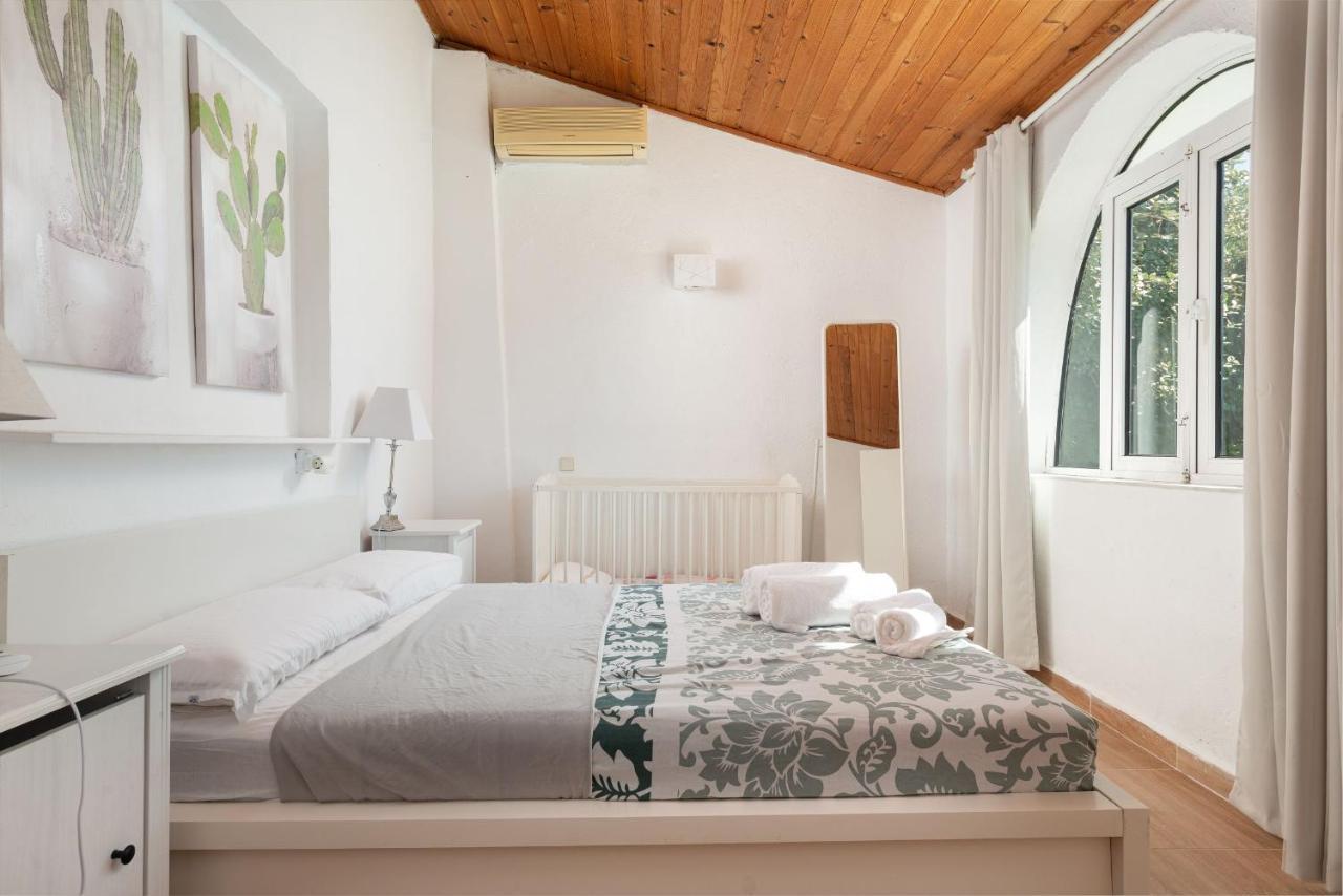 0 m² dengan 4 kamar tidur dan 2 kamar mandi pribadi di Alcudia Villa Bagian luar foto
