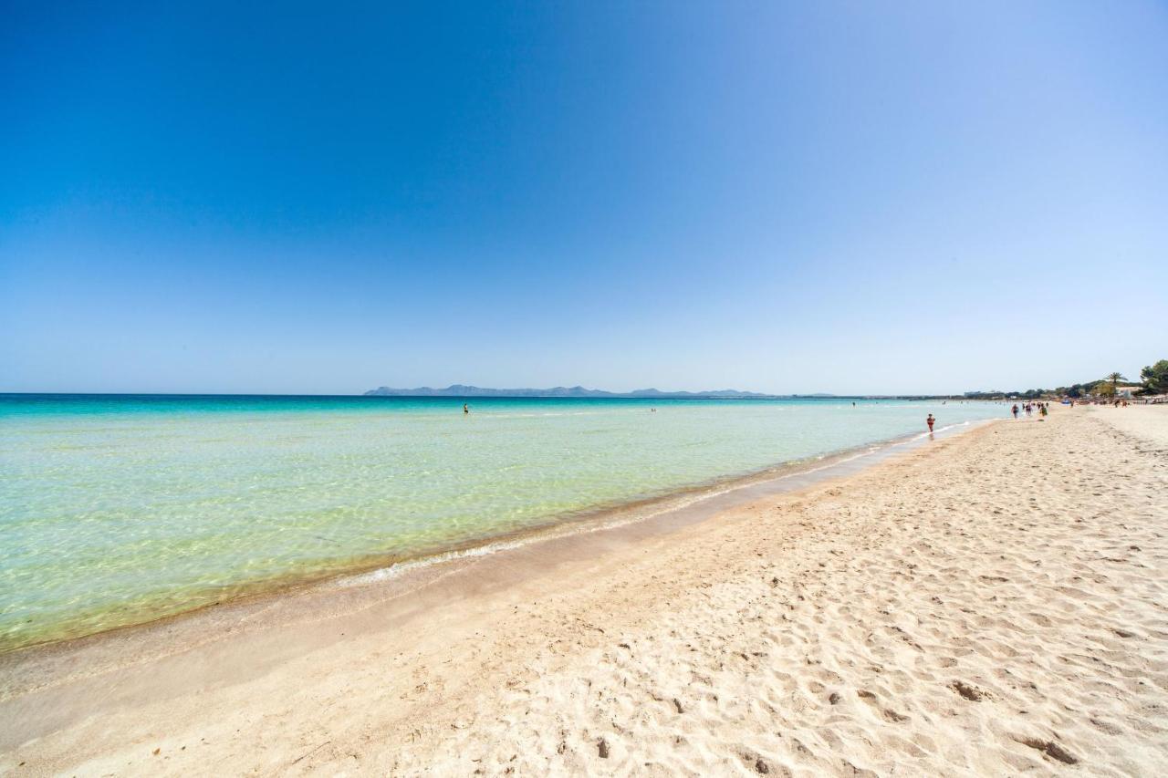 0 m² dengan 4 kamar tidur dan 2 kamar mandi pribadi di Alcudia Villa Bagian luar foto